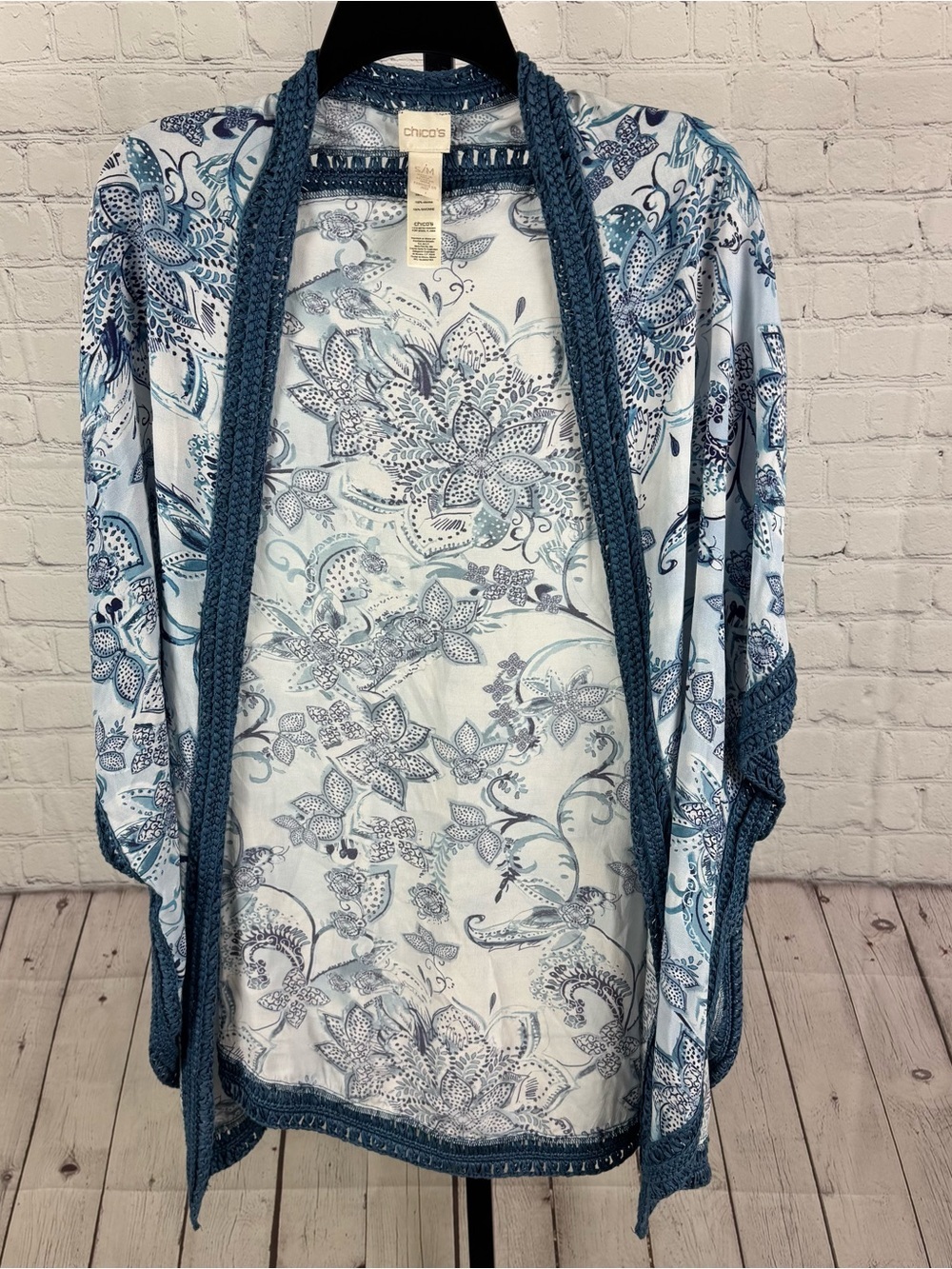 Chico’s Ruana Open Front Kimono Floral Cover-Up Knit Trim Size Small/Medium